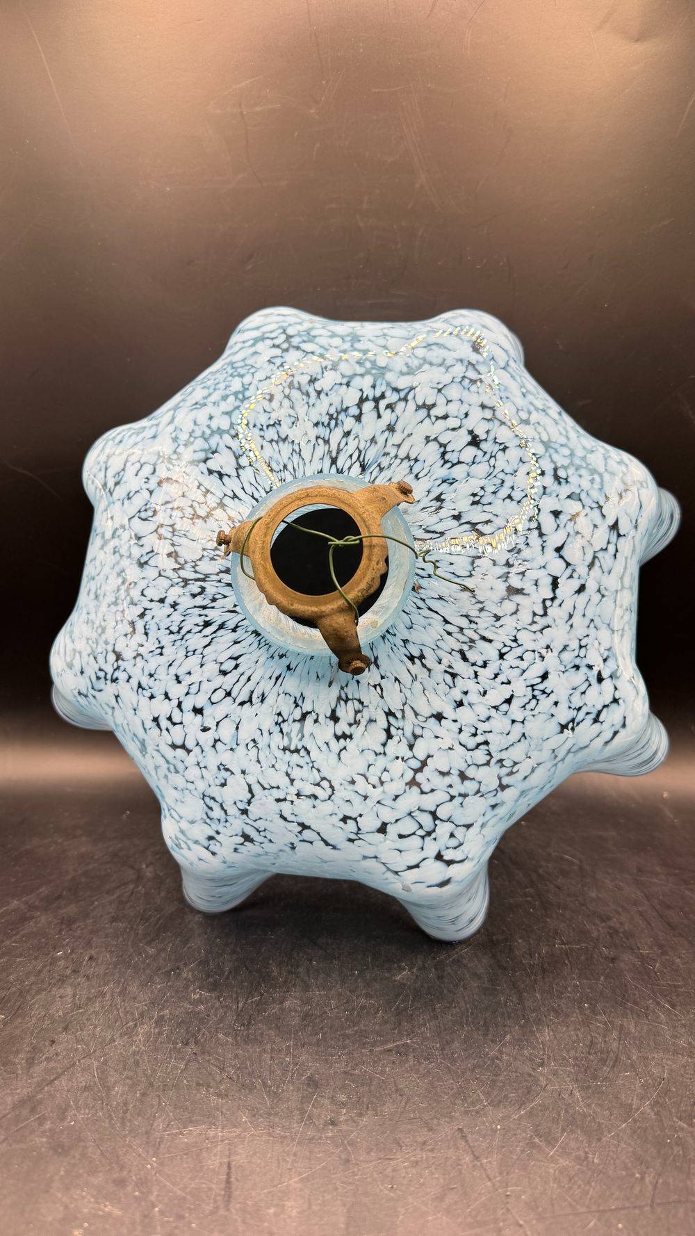 Ancien Abat-jour (suspension) corole en verre Clichy - Opaline bleue - Avec « griffe » en laiton d'origine - Des années 1930/40 - Décoration - Collection – Image 2