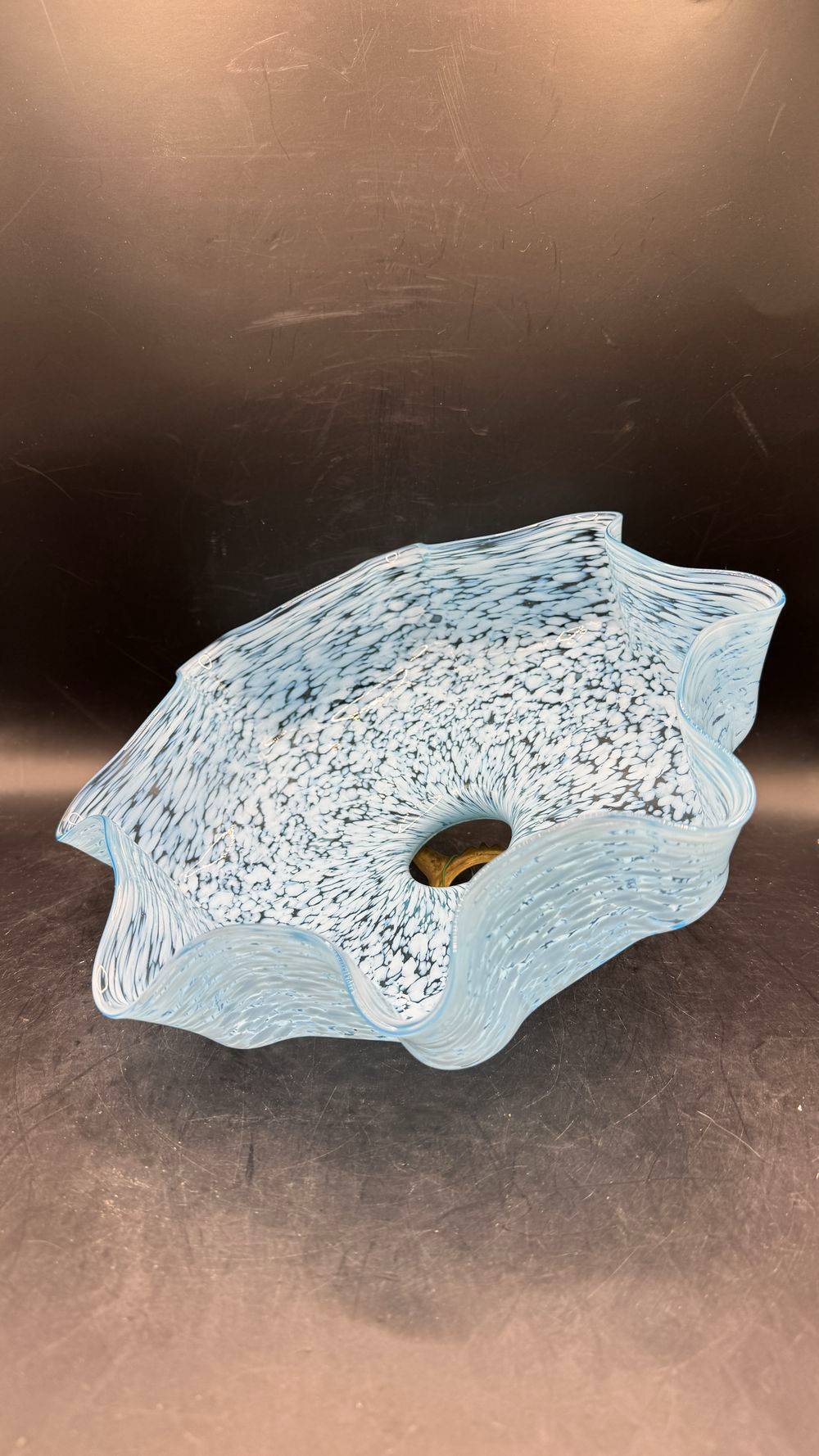 Ancien Abat-jour (suspension) corole en verre Clichy - Opaline bleue - Avec « griffe » en laiton d'origine - Des années 1930/40 - Décoration - Collection – Image 4