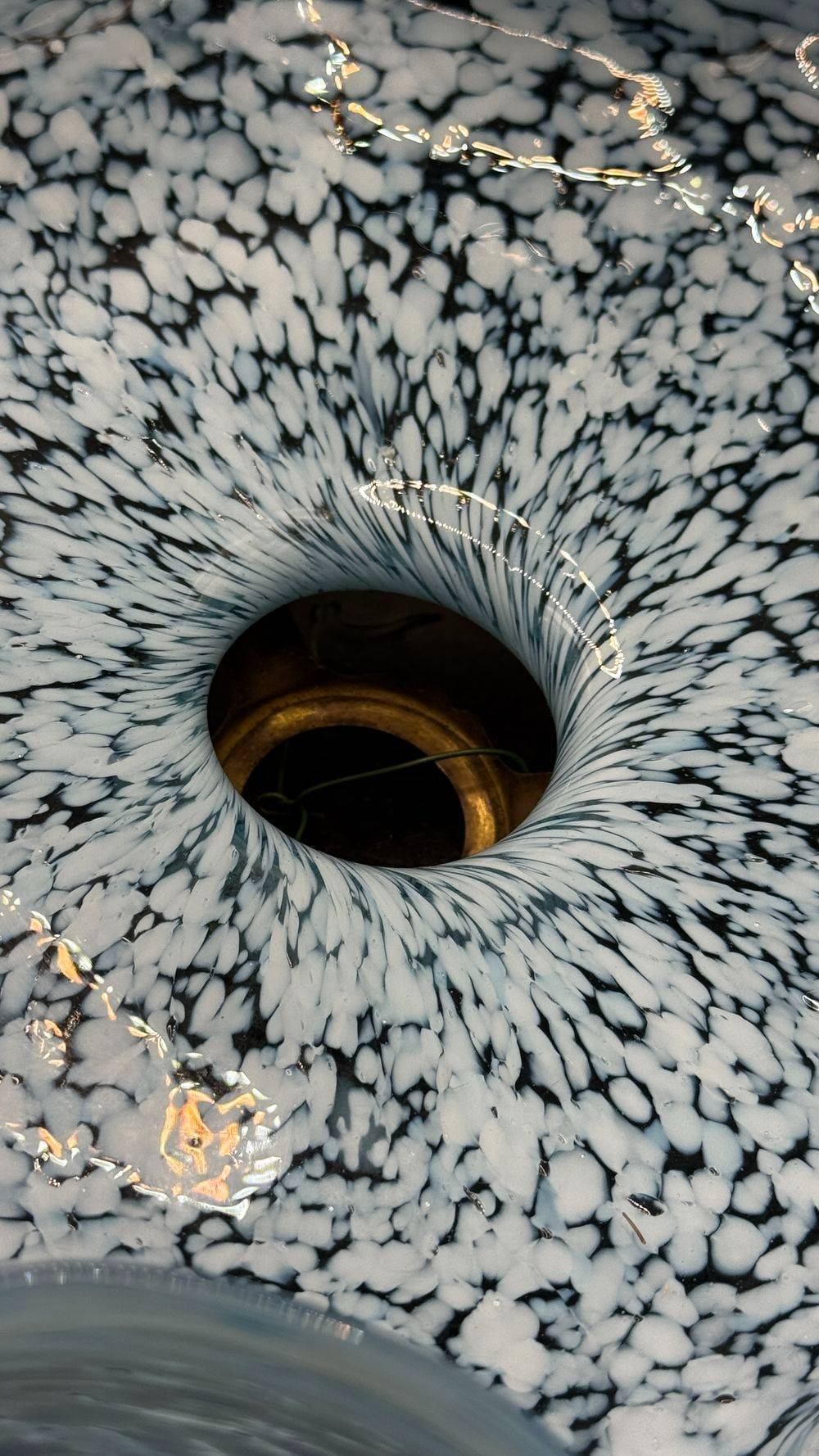 Ancien Abat-jour (suspension) corole en verre Clichy - Opaline bleue - Avec « griffe » en laiton d'origine - Des années 1930/40 - Décoration - Collection – Image 7