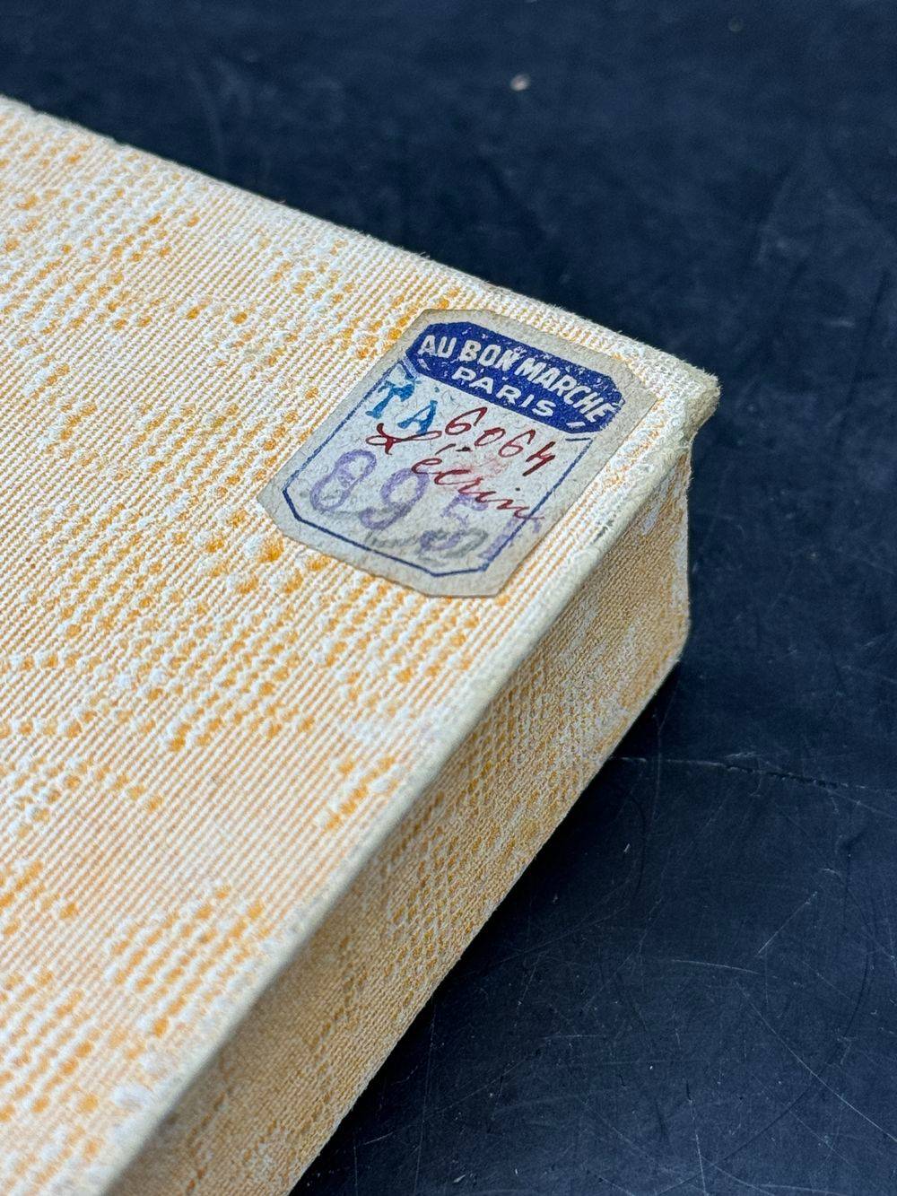 Ensemble / lot de douze (12) portes couteau (dans leur écrin d'origine) - Carrés en verre translucide - Achetés dans les années 50 au Bon Marché à Paris - Décoration - Collection – Image 2