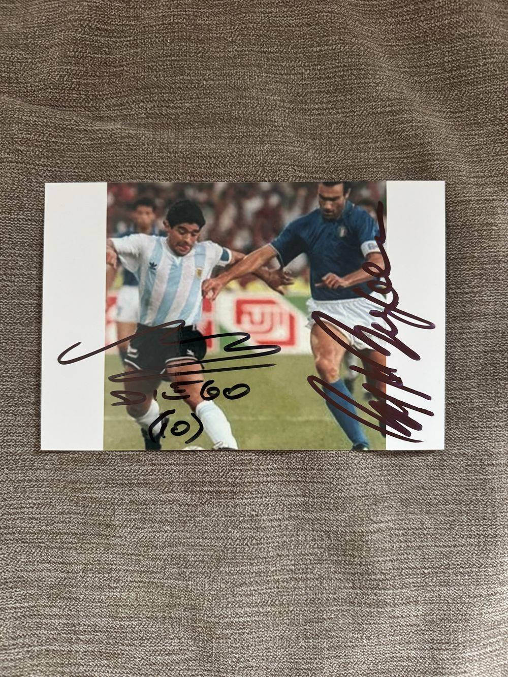 Dédicace - Autographe - Très rare photo signée en duo au feutre par Diego Maradona et Giuseppe Bergomi - Format 10x15 - Football - Argentine - Italie- Collection