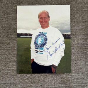 Dédicace - Autographe - Rare photo signée au feutre par Bobby Charlton - Format 10x15 - Football - Manchester United - Collection