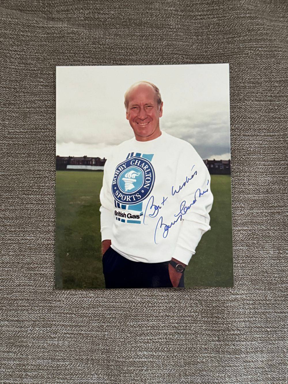Dédicace - Autographe - Rare photo signée au feutre par Bobby Charlton - Format 10x15 - Football - Manchester United - Collection