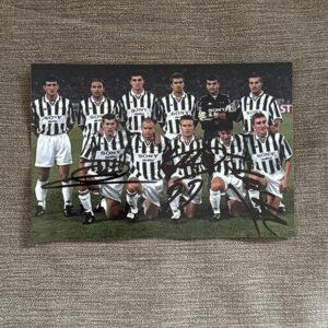 Dédicace - Autographe - Très rare photo signée en trio au feutre par Zinedine Zidane - Didier Deschamps et Alessandro Del Pierro - Format 10x15 - Football - Equipe de France - Juventus - Collection