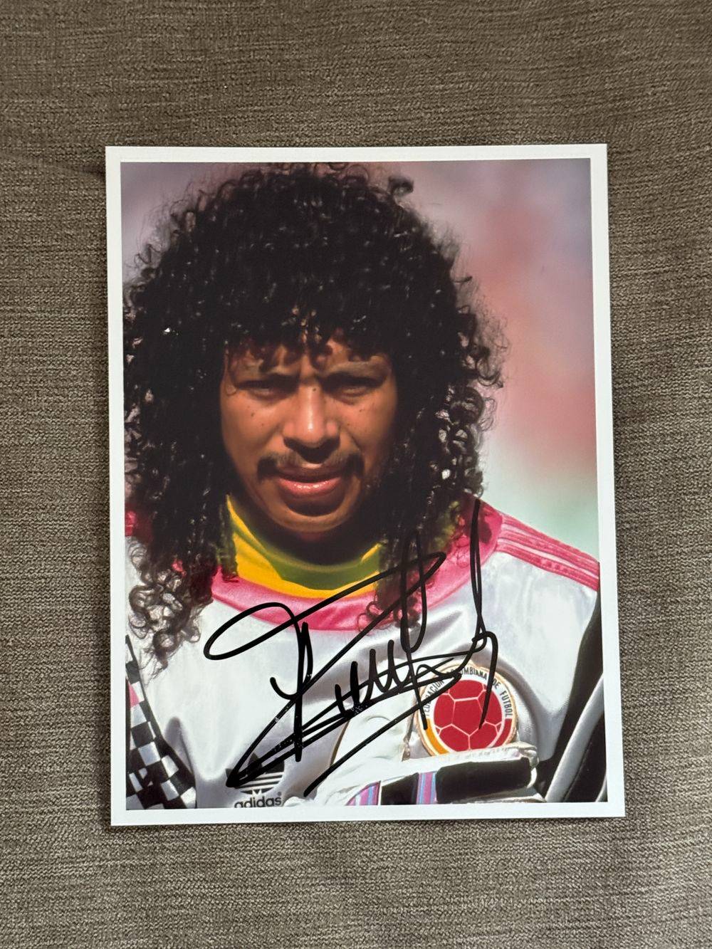 Dédicace - Autographe - Rare photo beau format signée au feutre par René Higuita- Format 15x20 - Football - Colombie - Coup du Scorpion - Wembley 1995 - Collection