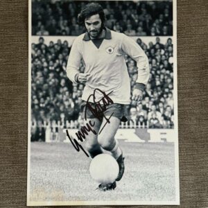 Dédicace - Autographe - Introuvable photo beau format signée au feutre noir par George Best, le 5ème Beatles - Format 15x20 - Football - Manchester United - Collection