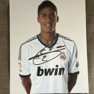 Dédicace - Autographe - Rare grande photo signée au feutre par Raphaël Varane - Format 25x20 - Football - Equipe de France - Real - Collection