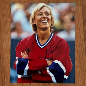 Dédicace - Autographe - Rare photo grand format signée au feutre noir par Martina Navratilova - Format 20x25 - Tennis - Roland-Garros - Wimbledon - Us Open - OA - Collection