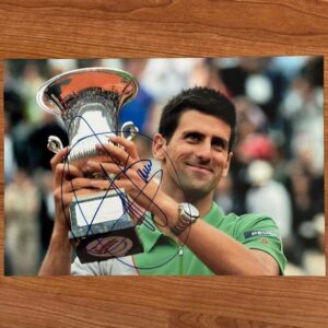 Dédicace - Autographe - Rare photo grand format signée au feutre bleu par Novak Djokovic - Nole - Format 21x30 - Tennis - Roland-Garros - Wimbledon - Us Open - OA - Collection