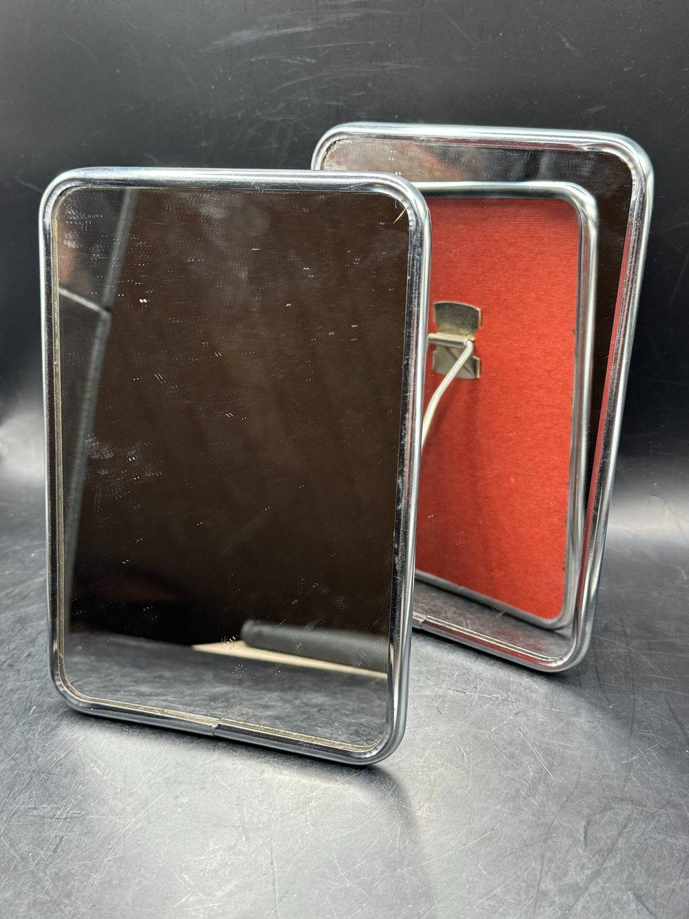 Ancien lot / Ensemble de deux petits miroir de voyage / miroirs de barbier / Cerclés de chrome sur pieds - Vers 1950/60 - Collection - Décoration - Vintage – Image 2