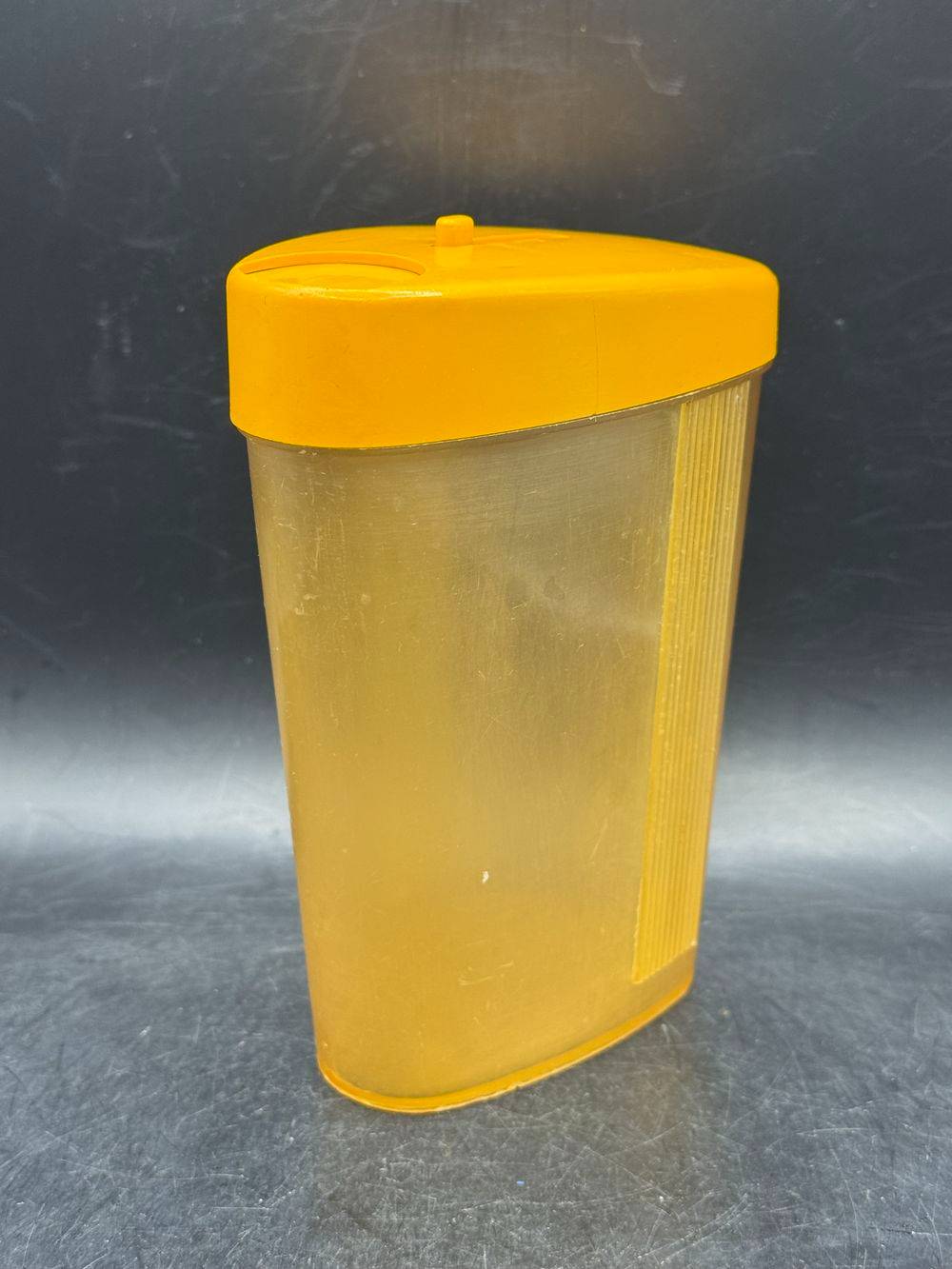 Boite Saupoudreur en plastique - Sucre Farine Gros Sel - Jaune/Orange - Vintage des années 1970 - Made in France - Décoration - Collection – Image 2