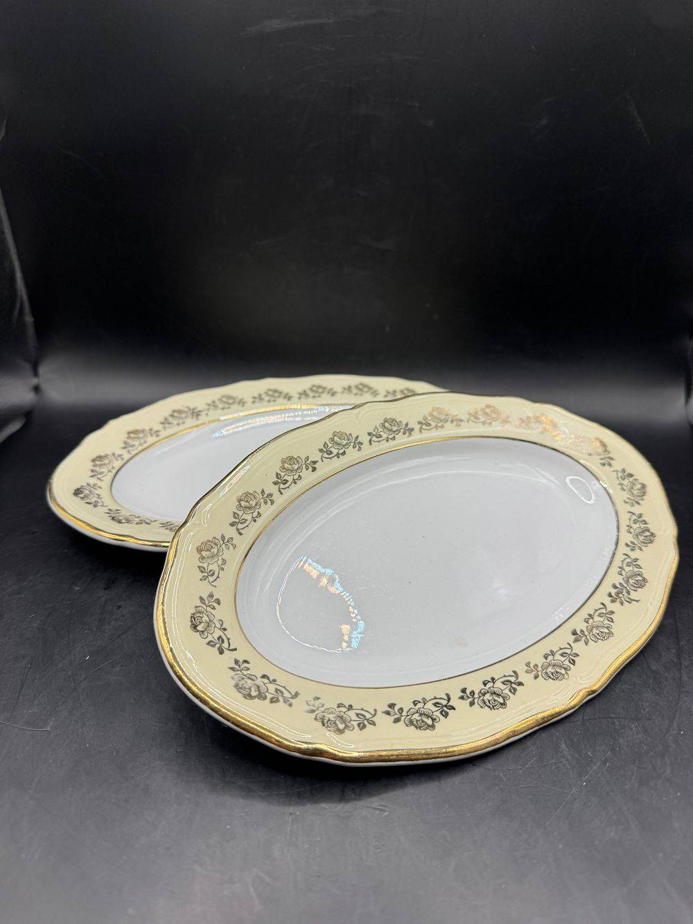 Ensemble / Lot de deux petits plats de service (raviers) - L’Amandinoise - Estampillés et numérotés 9702 - Vanille, blanc et doré - Vers 1950 - Vaisselle Française - Décoration - Collection – Image 4