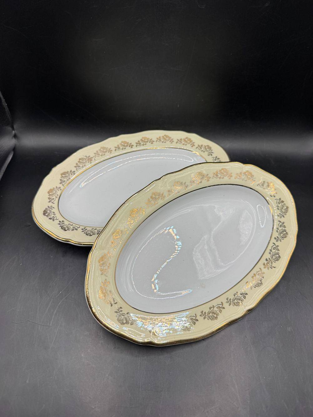 Ensemble / Lot de deux petits plats de service (raviers) - L’Amandinoise - Estampillés et numérotés 9702 - Vanille, blanc et doré - Vers 1950 - Vaisselle Française - Décoration - Collection – Image 5