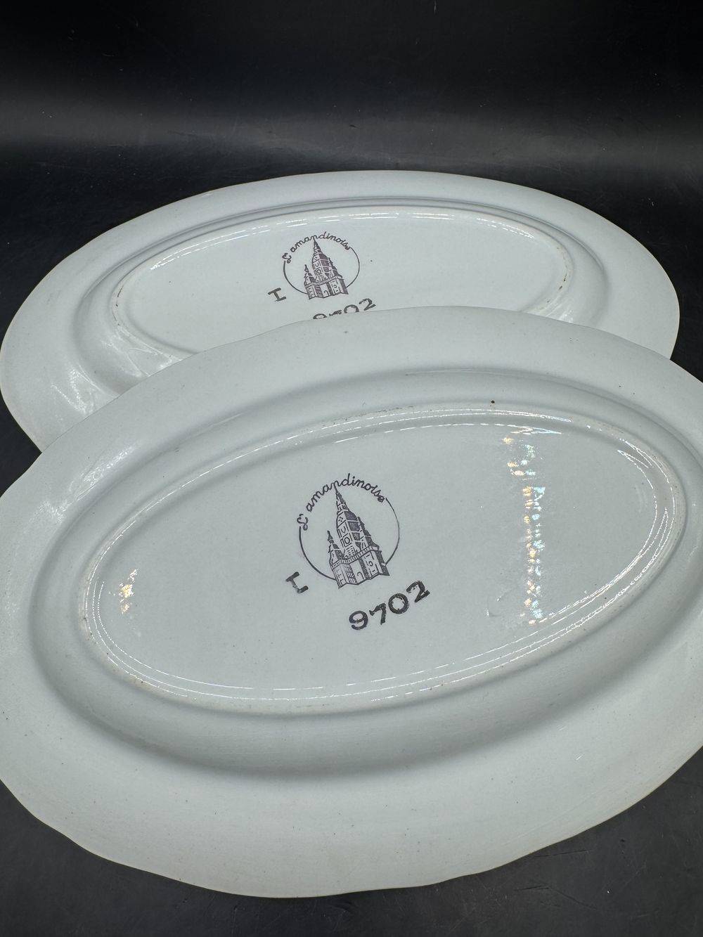 Ensemble / Lot de deux petits plats de service (raviers) - L’Amandinoise - Estampillés et numérotés 9702 - Vanille, blanc et doré - Vers 1950 - Vaisselle Française - Décoration - Collection – Image 7