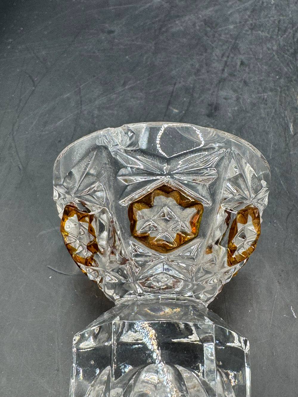 Ensemble / Lot - Service à liqueur - Une Carafe et son bouchon + 5 verres à liqueur en verre ambré stylisé - Vers 1950 - Décoration - Collection – Image 8