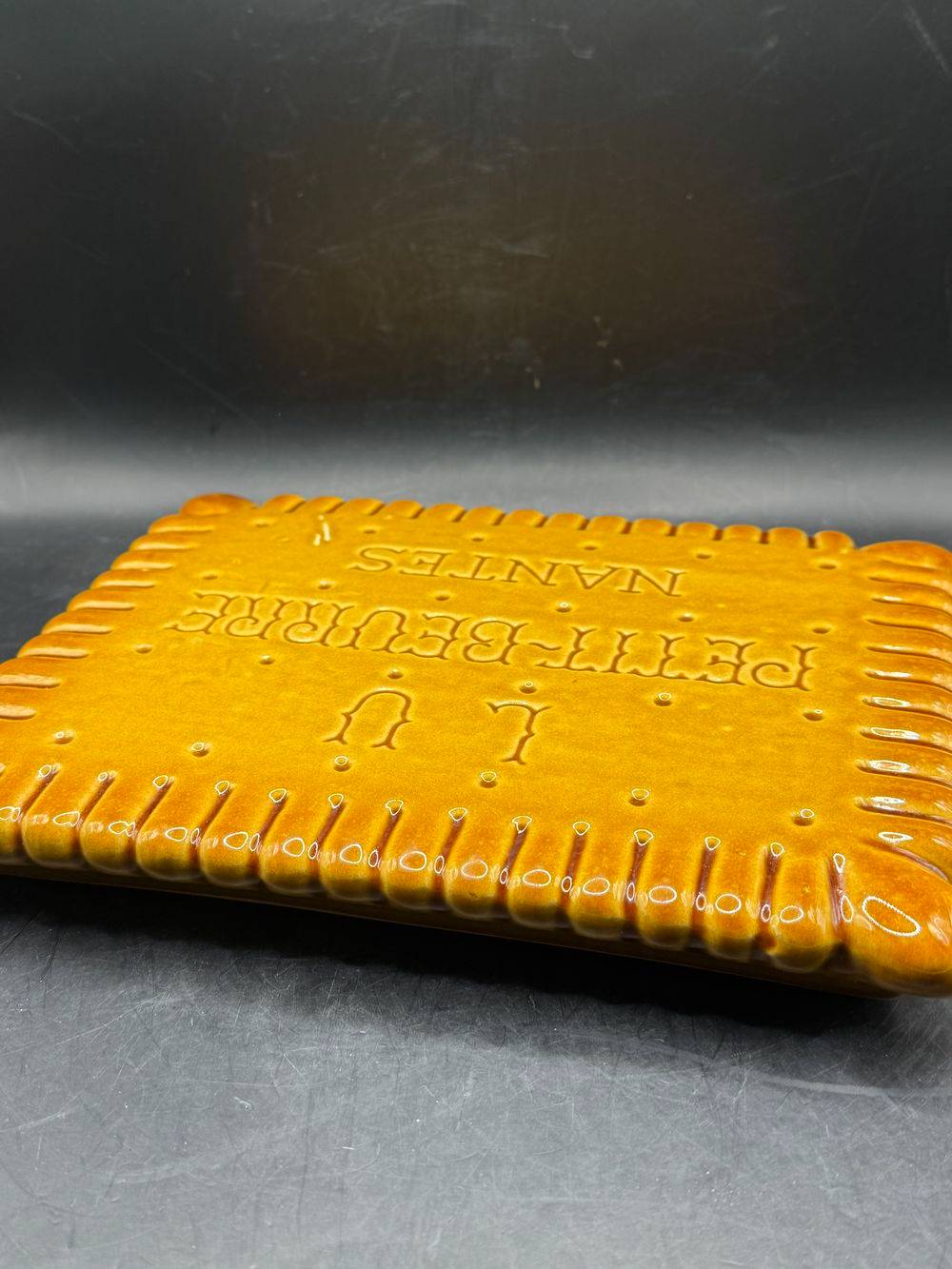 Dessous de Plat en céramique en forme de biscuit Lu - Petit beurre - Nantes - Made in France Marque déposée (c) par la Générale Biscuit - Collection - Décoration – Image 7