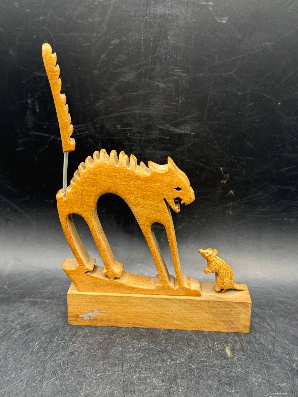 Petite sculpture en bois - chat et souris - Signée - Décoration - Collection – Image 2