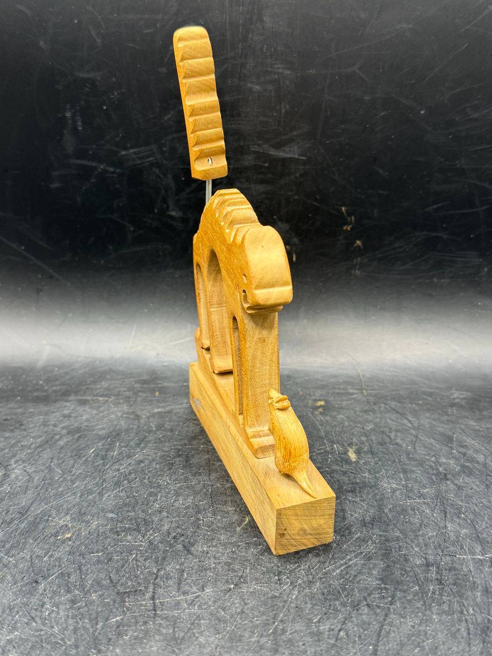 Petite sculpture en bois - chat et souris - Signée - Décoration - Collection – Image 3