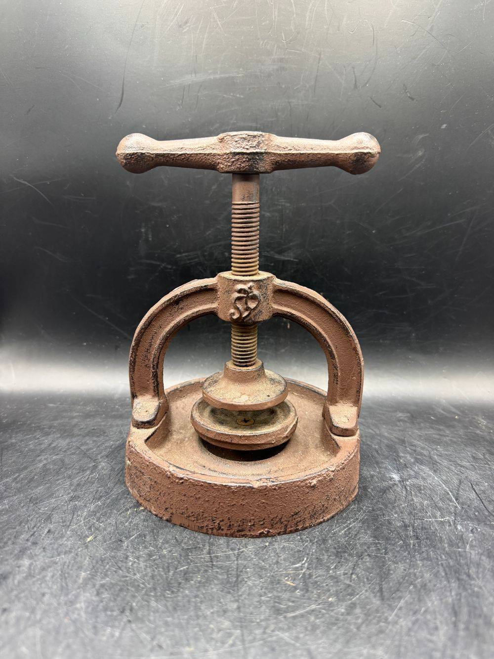 Ancien Casse noix / noisettes en fonte - Pressoir à vis - Décoration - Collection – Image 2