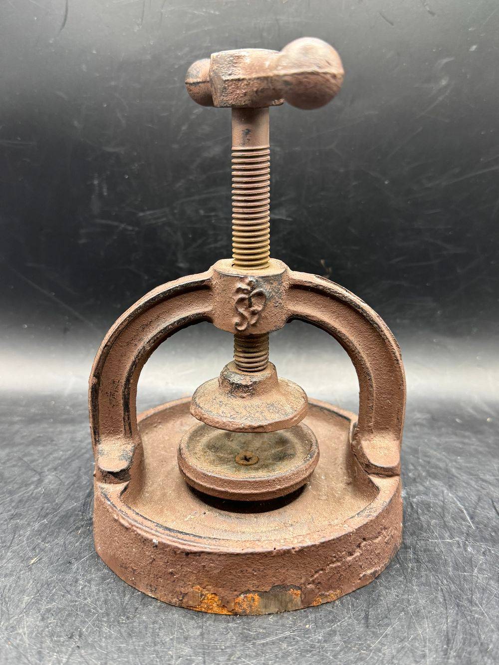 Ancien Casse noix / noisettes en fonte - Pressoir à vis - Décoration - Collection – Image 4