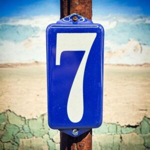 Petite plaque émaillée bleue et blanche avec le chiffre sept (7) - Décoration - Collection