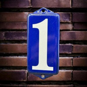 Petite plaque émaillée bleue et blanche avec le chiffre un (1) - Décoration - Collection