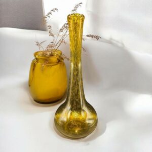 Ancien Vase / Soliflor - Signé dessous par la Verrerie Biot - En verre bullé jaune ambré et soufflé à la main - Des années 1960/70 - Décoration - Collection