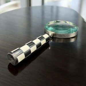 Loupe de lecture - Cadre en métal et manche damier noir et blanc - Collection - Décoration