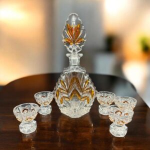 Ensemble / Lot - Service à liqueur - Une Carafe + 5 verres à liqueur en verre ambré stylisé - Vers 1950 - Décoration - Collection