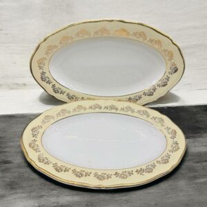 Ensemble / Lot de deux petits plats de service (raviers) - L’Amandinoise - Estampillés et numérotés 9702 - Vanille, blanc et doré - Vers 1950 - Vaisselle Française - Décoration - Collection