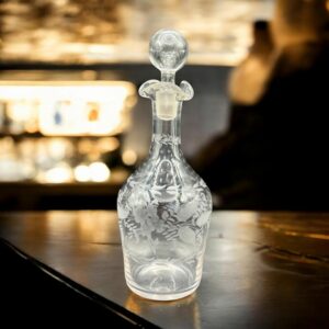 Ancienne Carafe / Fiole à Liqueurs en cristal blanc et son bouchon - Décor Gravé - Décoration - Collection