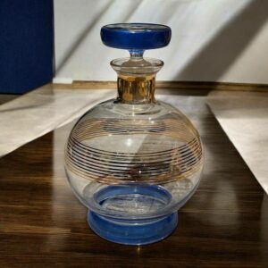 Carafe à liqueur et son bouchon en verre stylisé et à dominante bleue et dorée - Vers 1950 - Décoration - Collection