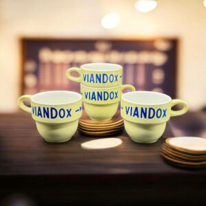 Ensemble / Lot de quatre tasses Viandox en faïence jaune et bleue - Moulin des Loups - Orchies - Vaisselle Française - Des années 50 - Décoration - Collection - Vintage