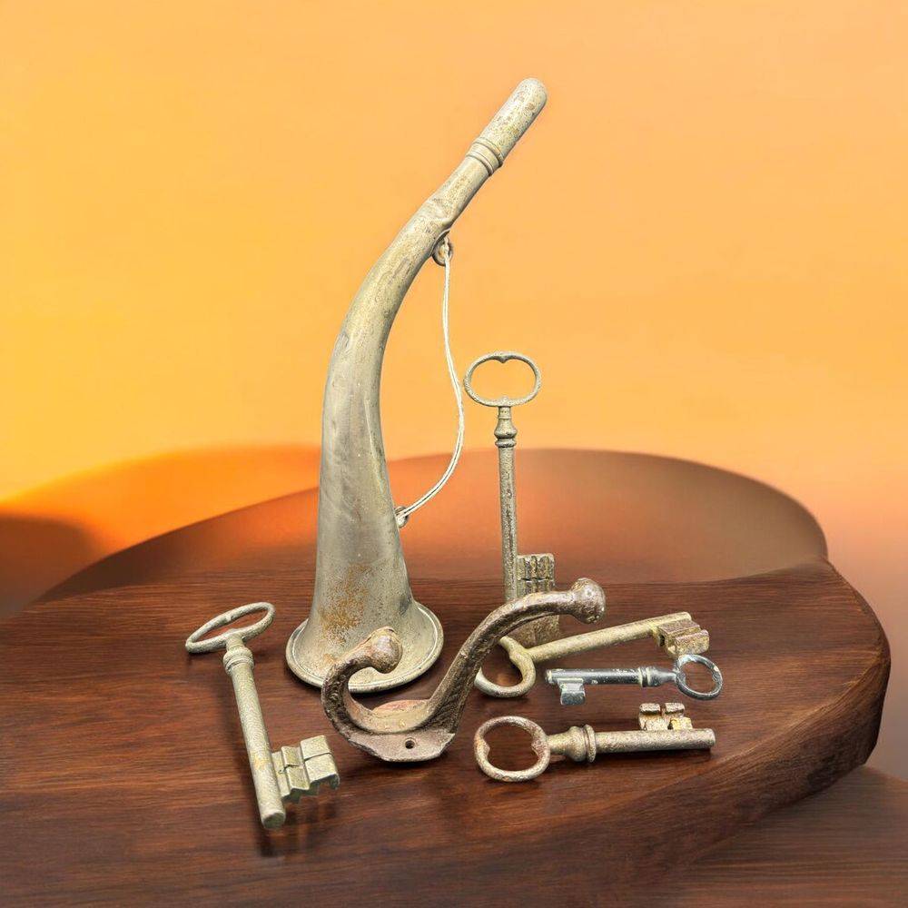 Ensemble / Lot de sept objets en métal - Décoration - Collection - Vintage