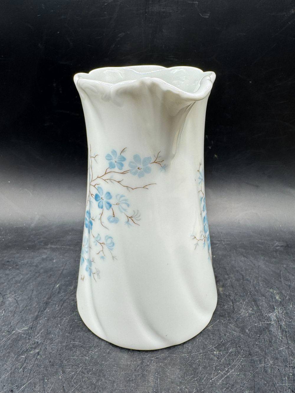 Rare et joli pichet - pot à lait en porcelaine de Limoges Jammet - Seignolles - Porcelaine ancienne au décor floral bleu et signé Josh - Collection - Décoration – Image 6