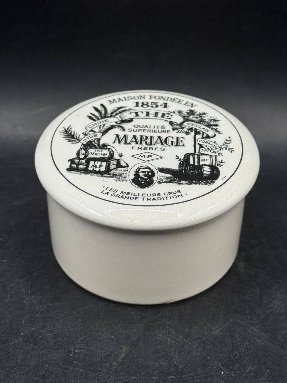 Joli Beurrier / Bonbonnière en porcelaine blanche de la maison Mariage Frères - Thé - Collection - Décoration – Image 2