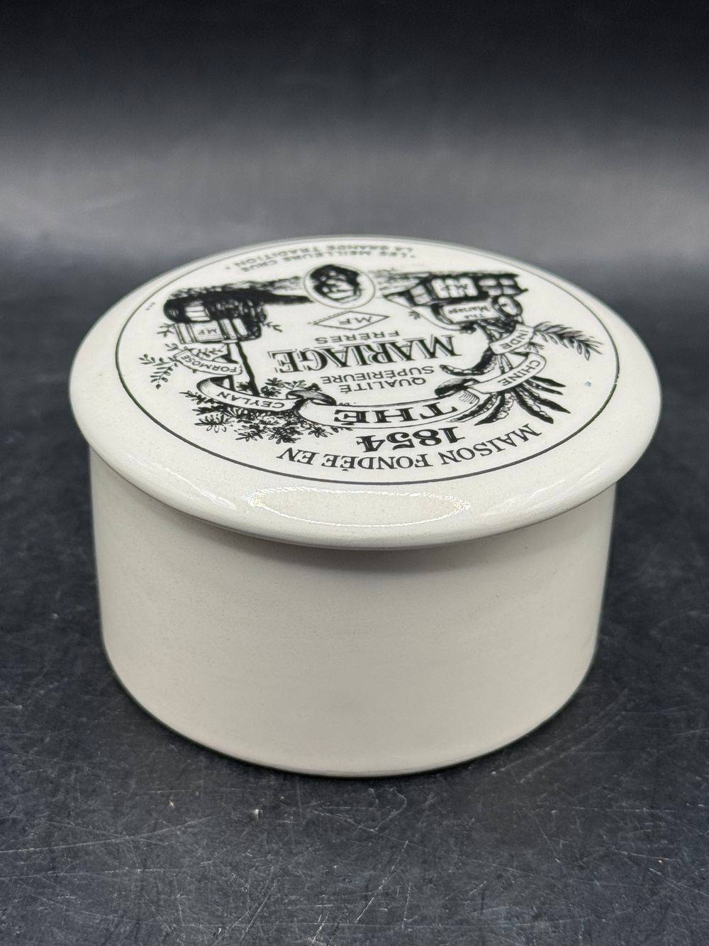 Joli Beurrier / Bonbonnière en porcelaine blanche de la maison Mariage Frères - Thé - Collection - Décoration – Image 4