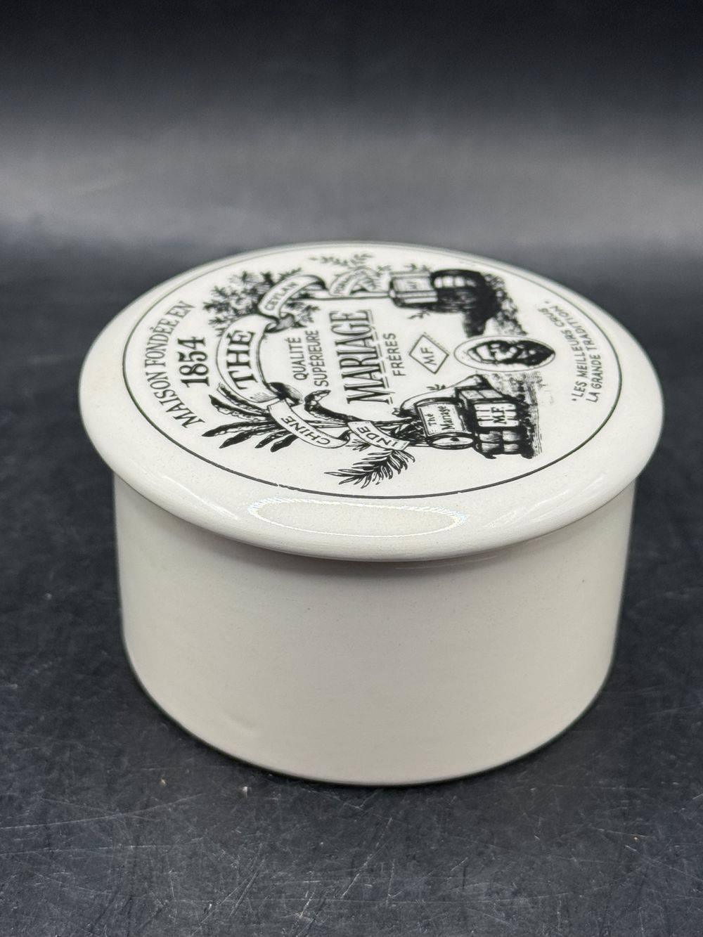 Joli Beurrier / Bonbonnière en porcelaine blanche de la maison Mariage Frères - Thé - Collection - Décoration – Image 5