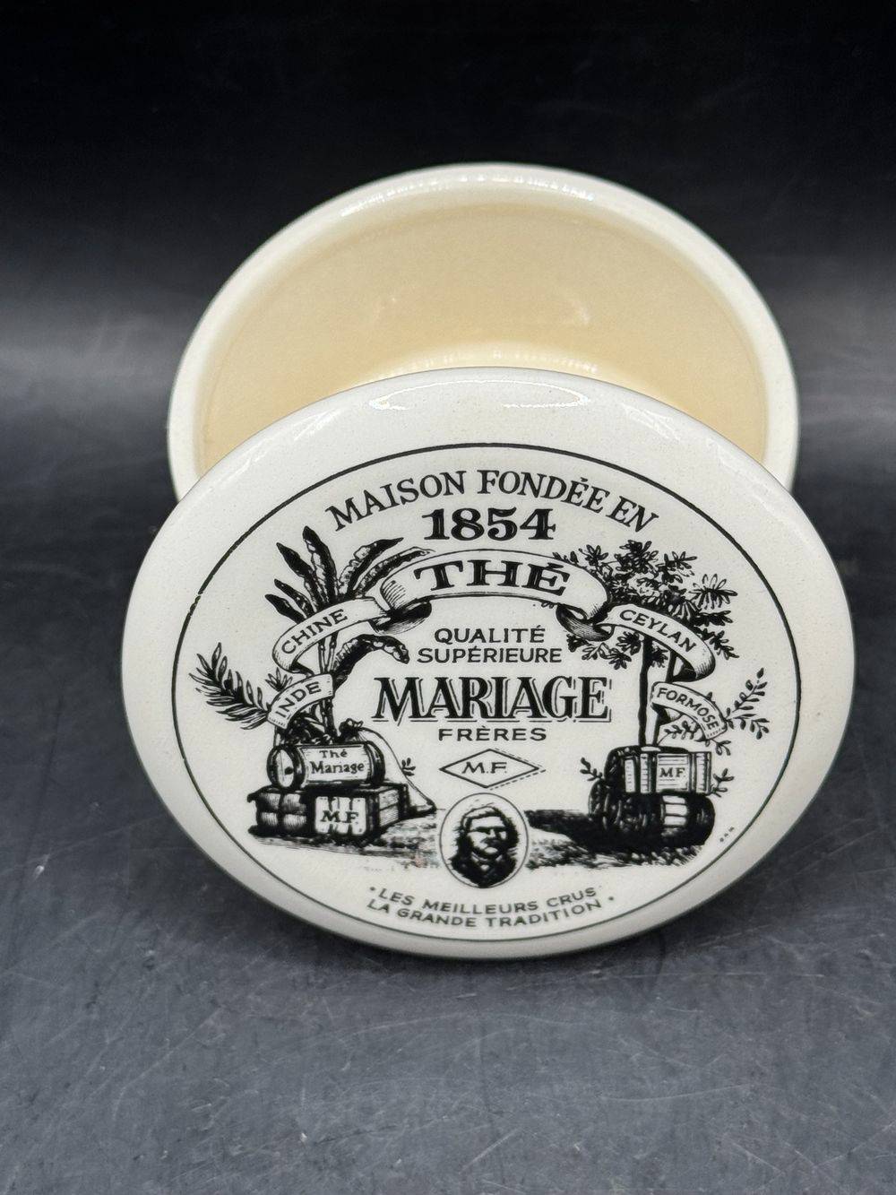 Joli Beurrier / Bonbonnière en porcelaine blanche de la maison Mariage Frères - Thé - Collection - Décoration – Image 7