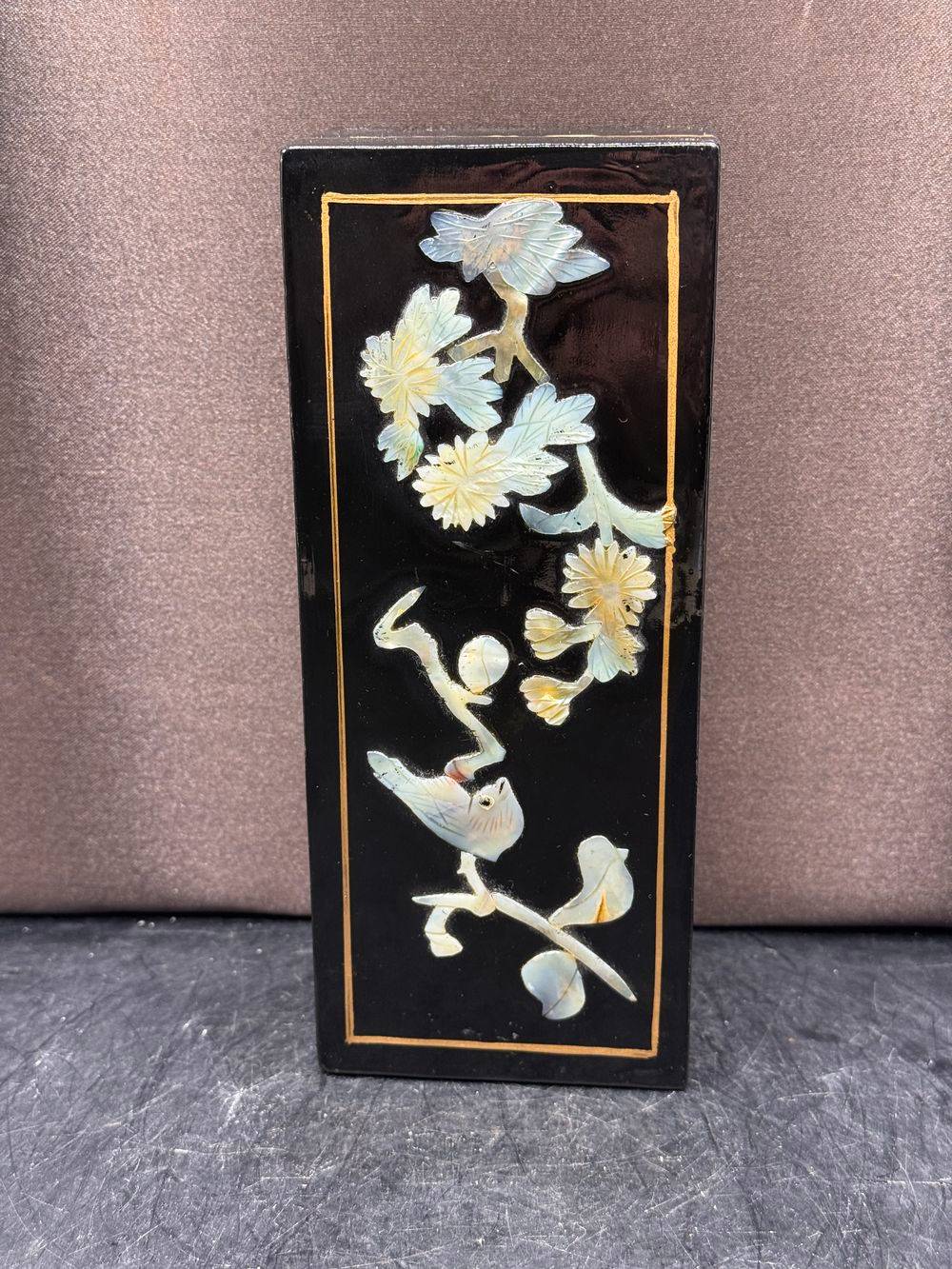 Ancienne et belle boîte laquée à décor de nacre et motif de fleurs et son velour rouge - Des années 70/80 - Collection - Déco - Vintage - Art asiatique chinois – Image 2