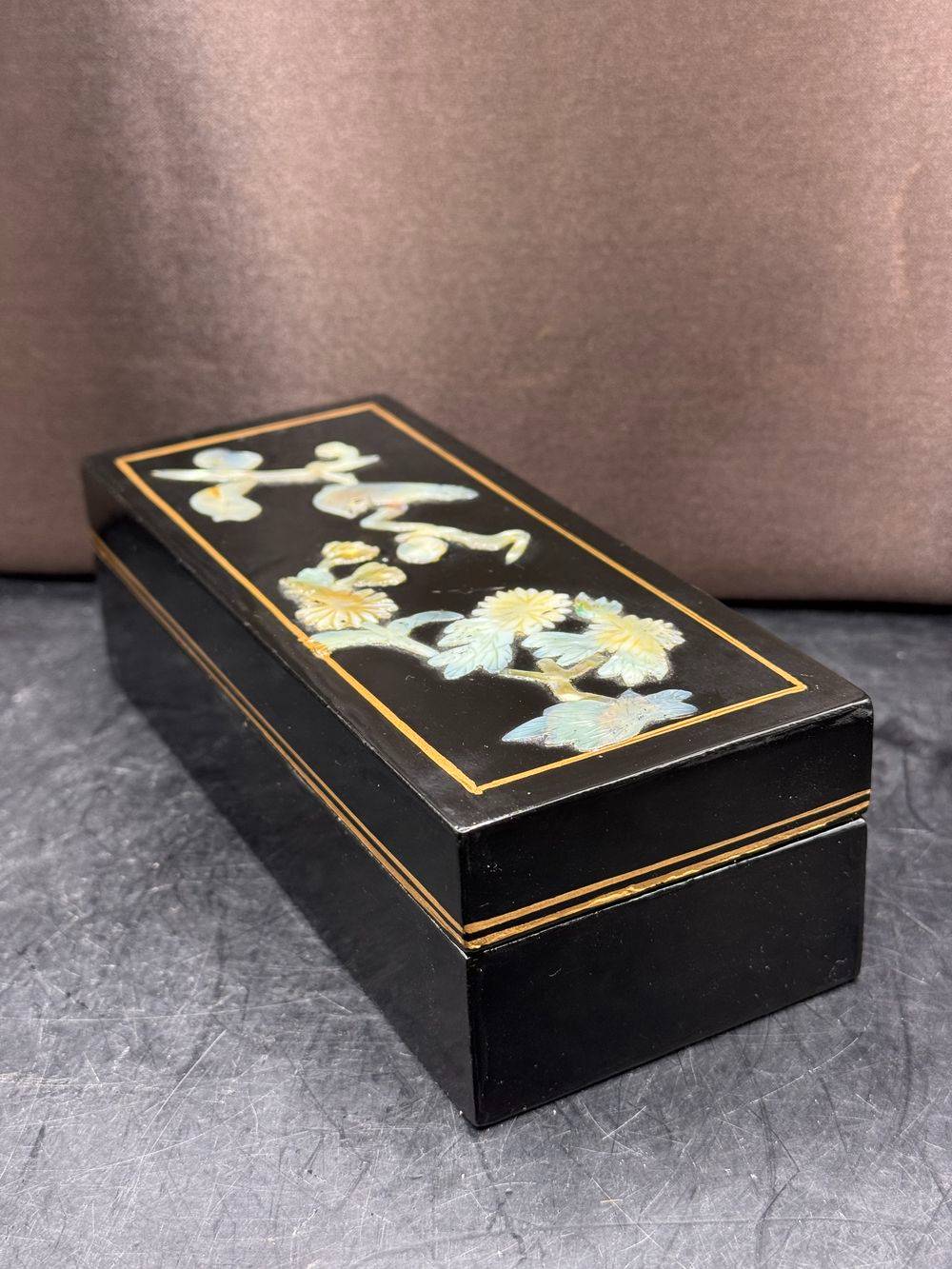 Ancienne et belle boîte laquée à décor de nacre et motif de fleurs et son velour rouge - Des années 70/80 - Collection - Déco - Vintage - Art asiatique chinois – Image 4