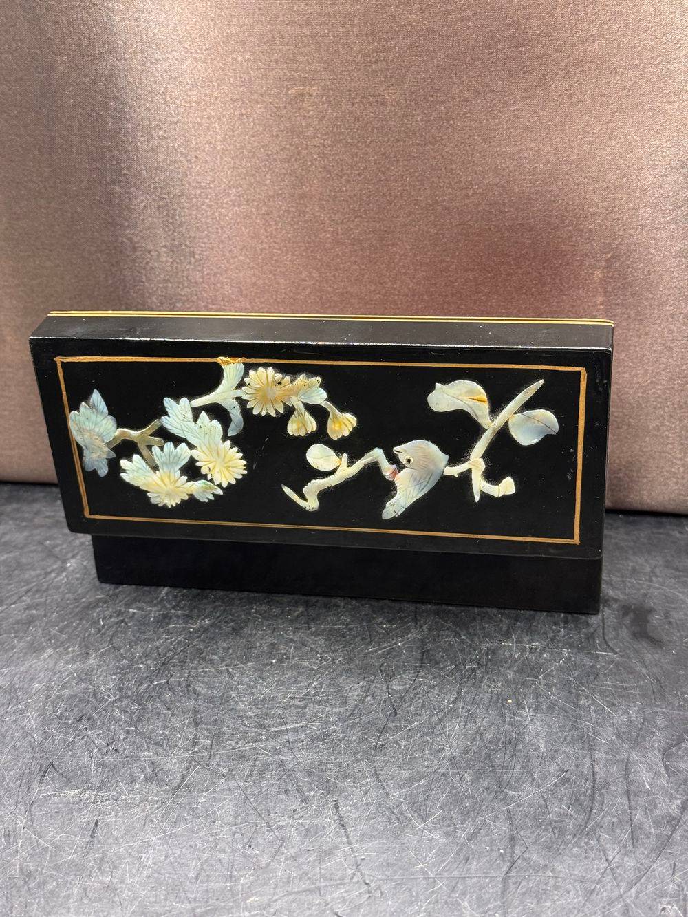 Ancienne et belle boîte laquée à décor de nacre et motif de fleurs et son velour rouge - Des années 70/80 - Collection - Déco - Vintage - Art asiatique chinois – Image 5