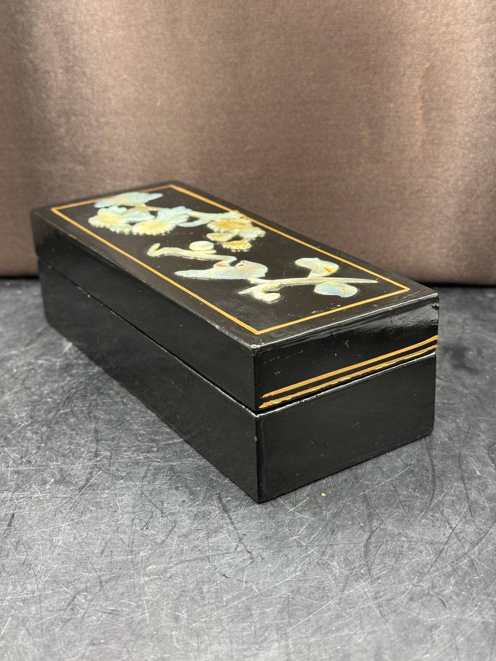 Ancienne et belle boîte laquée à décor de nacre et motif de fleurs et son velour rouge - Des années 70/80 - Collection - Déco - Vintage - Art asiatique chinois – Image 6