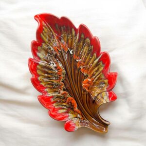 Ancienne Corbeille à fruits en forme de feuille signé Vallauris - Décor rouge et marron - Collection - Décoration - Vintage