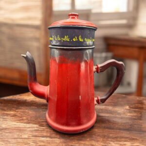 Ancienne et charmante cafetière en tôle émaillée et décorée à la main - Vers 1950 - Jaune - Rouge - Orange - Décoration - Collection