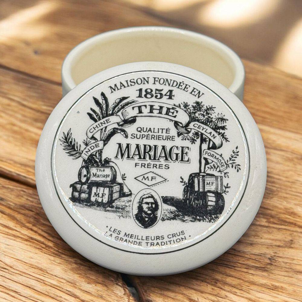 Joli Beurrier / Bonbonnière en porcelaine blanche de la maison Mariage Frères - Thé - Collection - Décoration