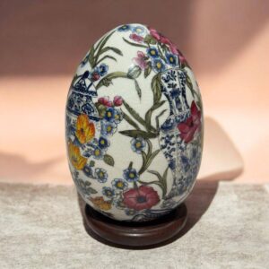 Joli Œuf en porcelaine et au décor floral asiatique - Chine - Sur son pied - Peint à la Main - Collection - Décoration - Vers 1960