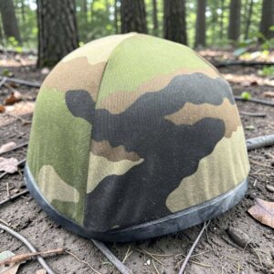 Ancien Casque militaire - F1 - pour le camouflage en zone boisée - Collection - Déco - Militaria