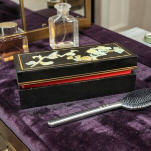 Ancienne et belle boîte laquée à décor de nacre et motif de fleurs et son velour rouge - Des années 70/80 - Collection - Déco - Vintage - Art asiatique chinois