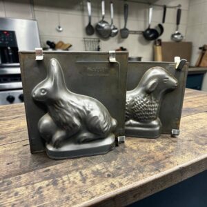 Lot / Duo d'anciens moules à chocolat en métal Mouton et lapin - Estampillés " Kaiser - Made in Germany " sur les des deux parties - Collection - Déco - Pâques
